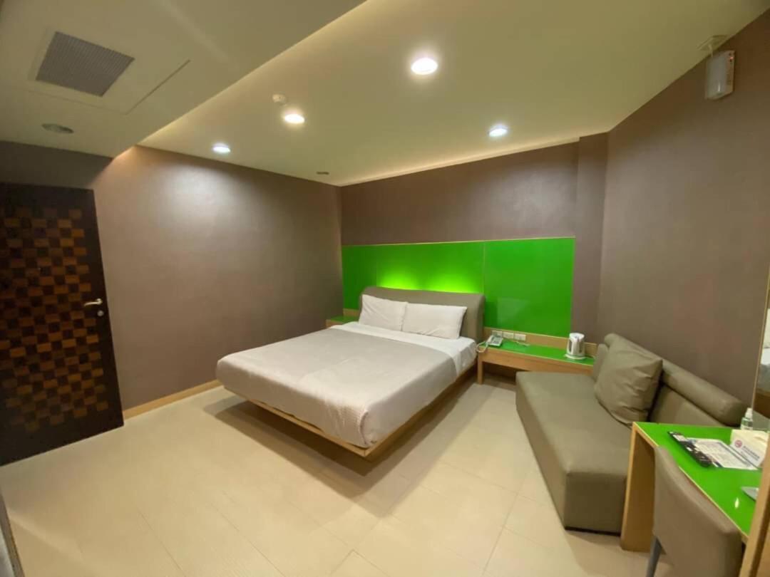 Love Hotel Pingtung Zewnętrze zdjęcie